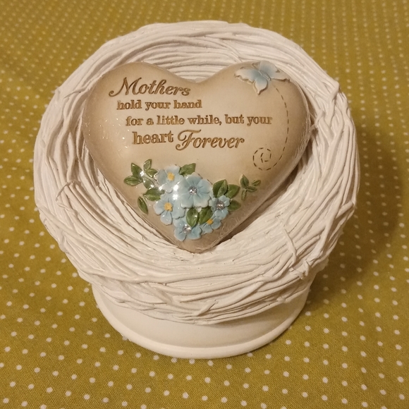 Bird Nest Music Box With Removable Heart